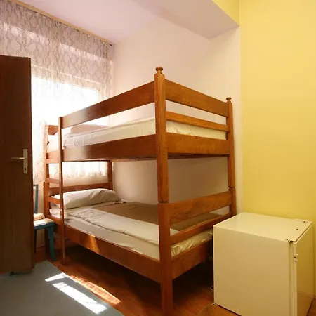 Quadruple Starigrad 6637g