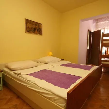 Gostinjska kuća Quadruple Starigrad 6637g